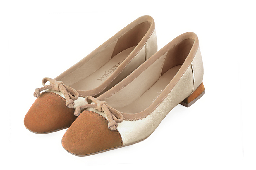Camel beige and gold women's ballet pumps, with low heels. Square toe. Flat flare heels. Front view - Florence KOOIJMAN